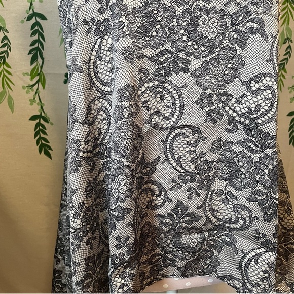 Size S Floral Collective Concepts Tank Top w/ Metal Detail on the edges B2 - Picture 4 of 6